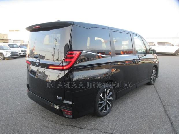 Toyota Noah 2023 Black