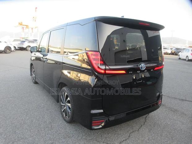 Toyota Noah 2023 Black