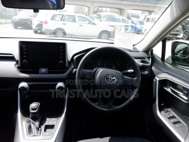 Toyota RAV4 2021 Pearl
