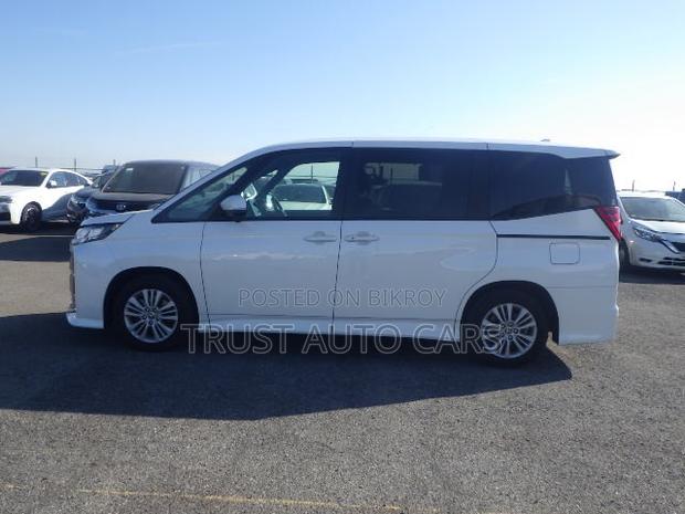 Toyota Noah 2023 Pearl