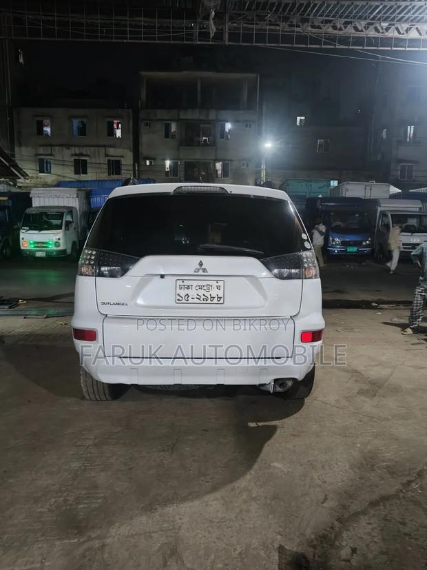 Mitsubishi Outlander 2011 White