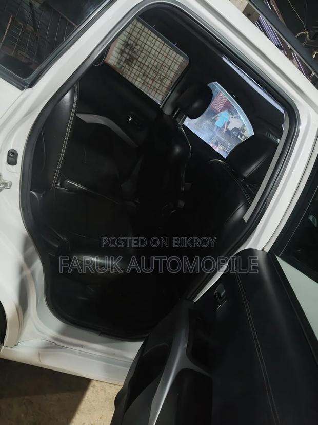 Mitsubishi Outlander 2011 White