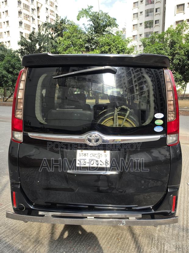 Toyota Esquire 2014 Black