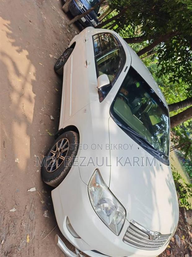 Toyota Corolla Sedan 2005 White