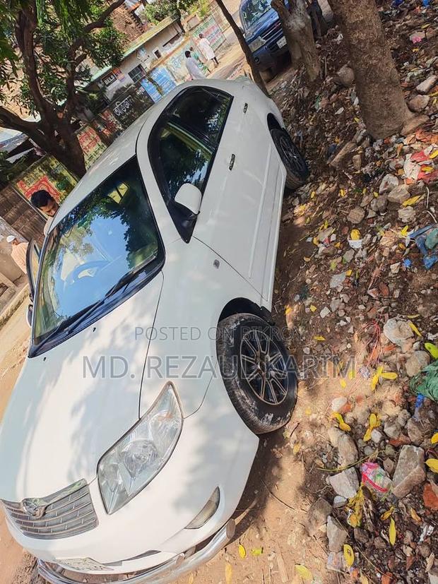 Toyota Corolla Sedan 2005 White