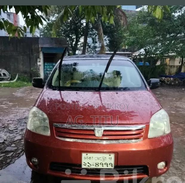 Toyota Raum 2006 Red