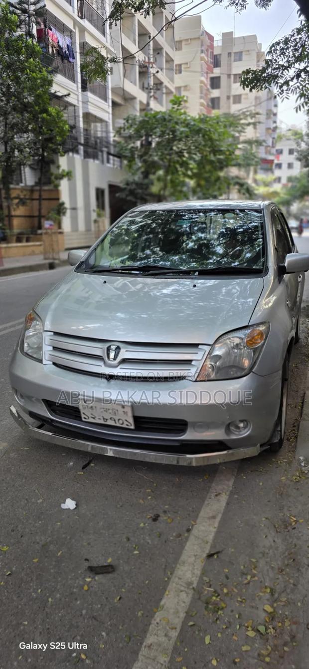 Toyota IST 2004 Silver