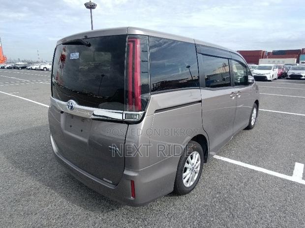 Toyota Noah 1.8 FWD Hybrid (7 seater) 2021 Brown