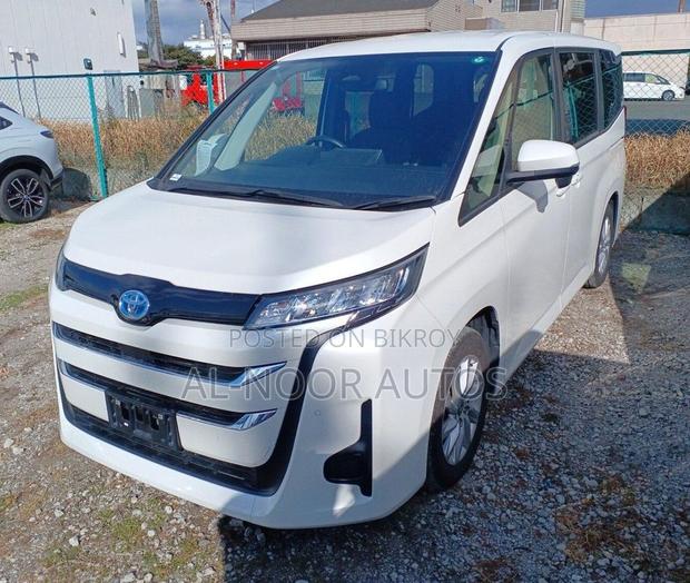 Toyota Noah 2022 Pearl