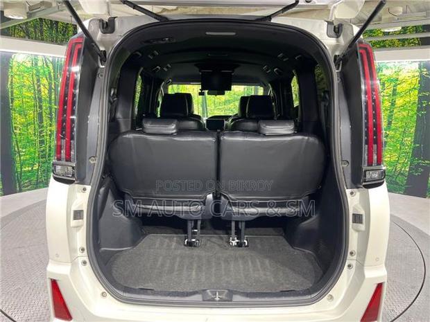 Toyota Noah 2021 Pearl