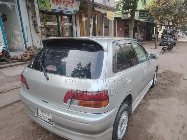 Toyota Starlet 2001 Silver