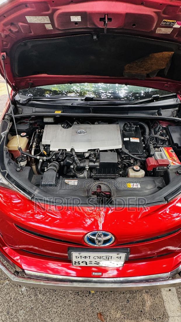 Toyota Prius 4dr Hatchback (1.8L 4cyl gas/electric hybrid CVT) 2016 Red