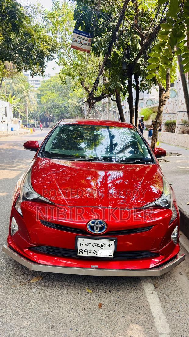 Toyota Prius 4dr Hatchback (1.8L 4cyl gas/electric hybrid CVT) 2016 Red