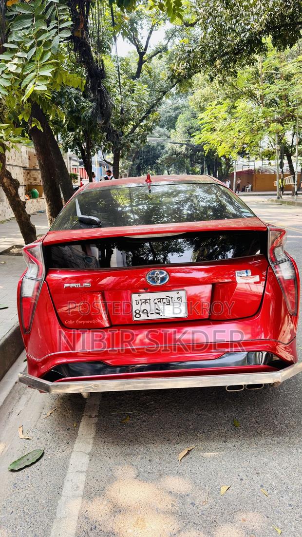 Toyota Prius 4dr Hatchback (1.8L 4cyl gas/electric hybrid CVT) 2016 Red