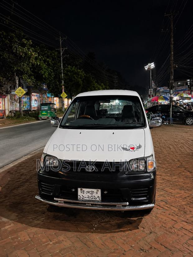 Toyota Noah 2.0 FWD (8 Seater) 2001 White