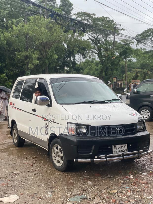 Toyota Noah 2.0 FWD (8 Seater) 2001 White