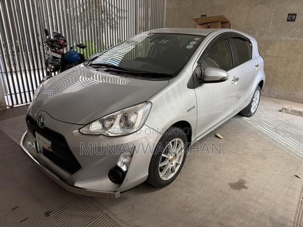 Toyota Aqua 2017 Silver