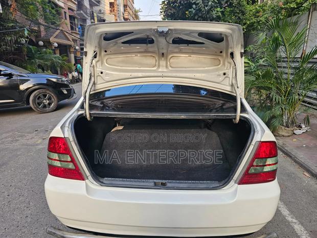Toyota Corolla 2002 White