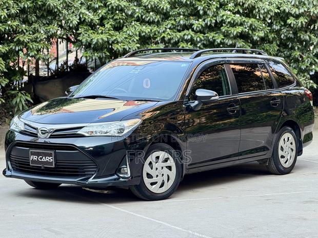 Toyota Corolla Fielder 1.5 Hybrid FWD 2018 Black