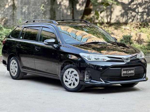 Toyota Corolla Fielder 1.5 Hybrid FWD 2018 Black