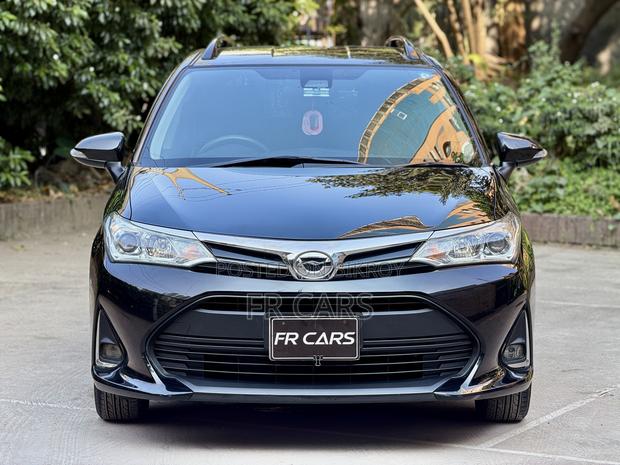 Toyota Corolla Fielder 1.5 Hybrid FWD 2018 Black