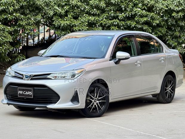 Toyota Axio 1.5 Hybrid 2WD 2020 Silver