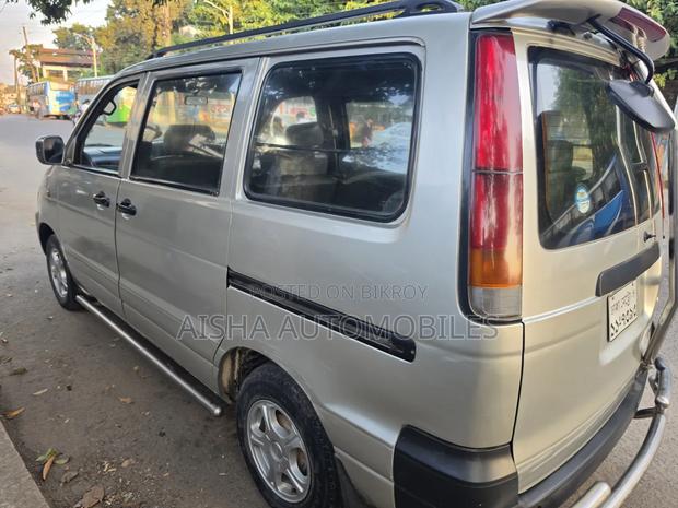 Toyota Noah 2002 Silver