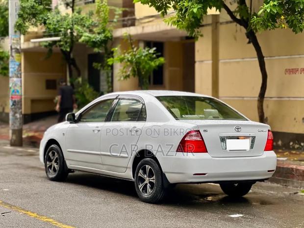 Toyota Corolla Sedan 2005 White