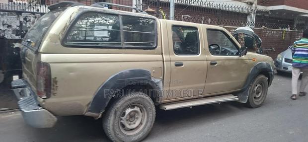 Nissan Navara 2.5 dCi 4x4 2007 Gold