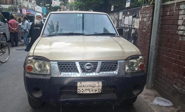 Nissan Navara 2.5 dCi 4x4 2007 Gold