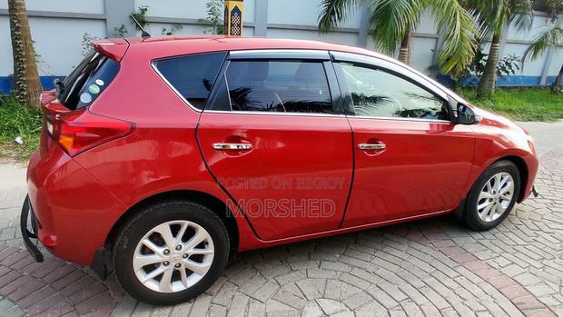 Toyota Auris 2013 Red