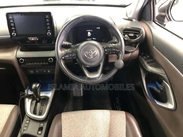 Toyota Yaris 2021 Pearl