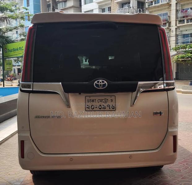 Toyota Esquire 1.8 FWD Hybrid (7 seater) 2019 Pearl
