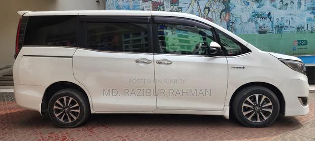 Toyota Esquire 1.8 FWD Hybrid (7 seater) 2019 Pearl
