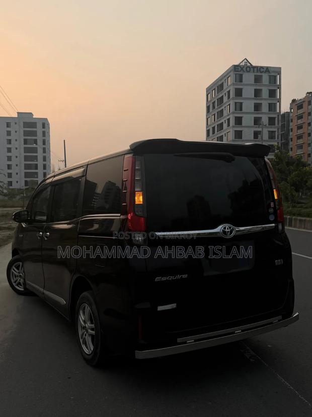 Toyota Esquire 1.8 FWD Hybrid (7 seater) 2015 Maroon