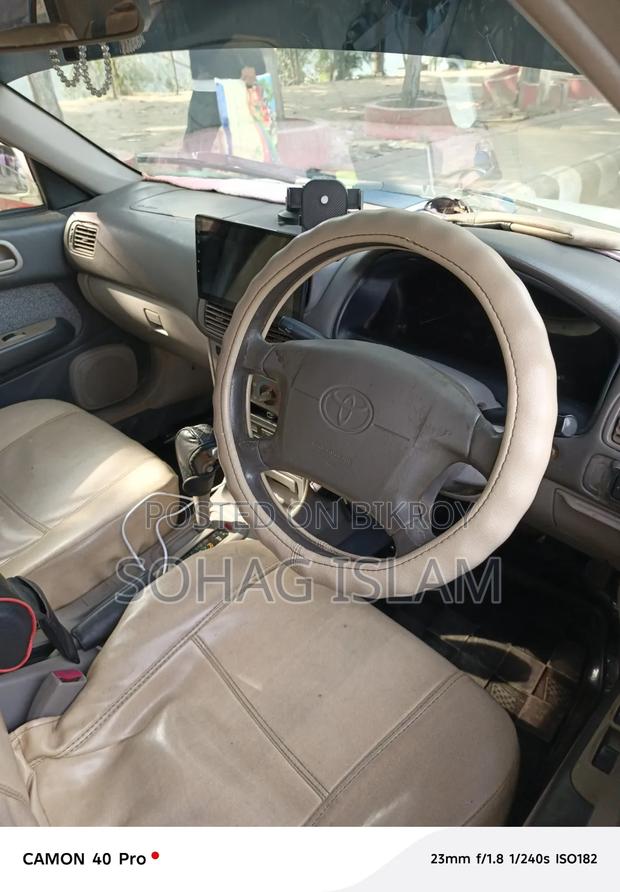 Toyota Corolla 2000 White