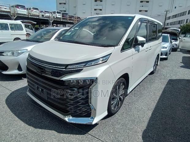 Toyota Voxy Hybrid S-G 2WD 7-Seater 2022 Pearl