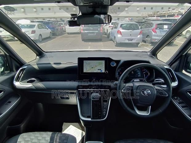 Toyota Voxy Hybrid S-G 2WD 7-Seater 2022 Pearl