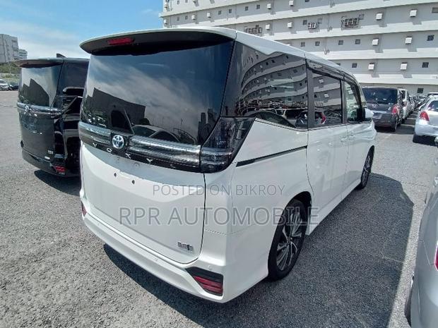 Toyota Voxy Hybrid S-G 2WD 7-Seater 2022 Pearl