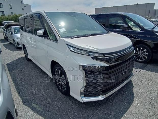 Toyota Voxy Hybrid S-G 2WD 7-Seater 2022 Pearl