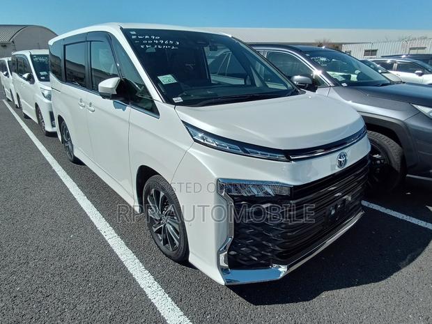 Toyota Voxy Hybrid S-G 2WD 7-Seater 2022 Pearl