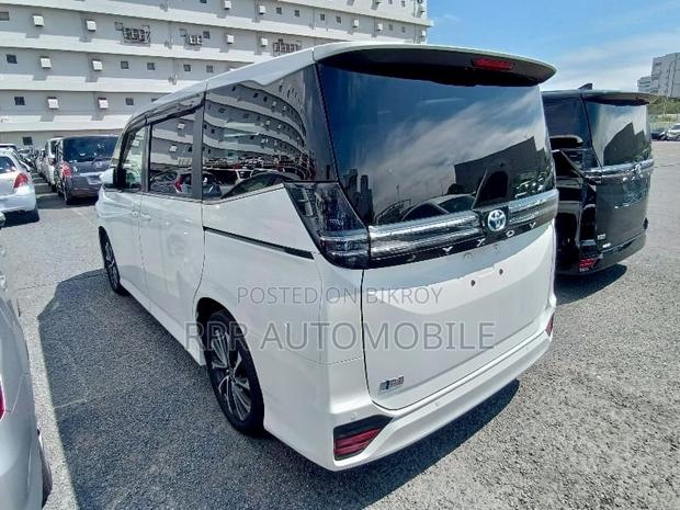 Toyota Voxy Hybrid S-G 2WD 7-Seater 2022 Pearl