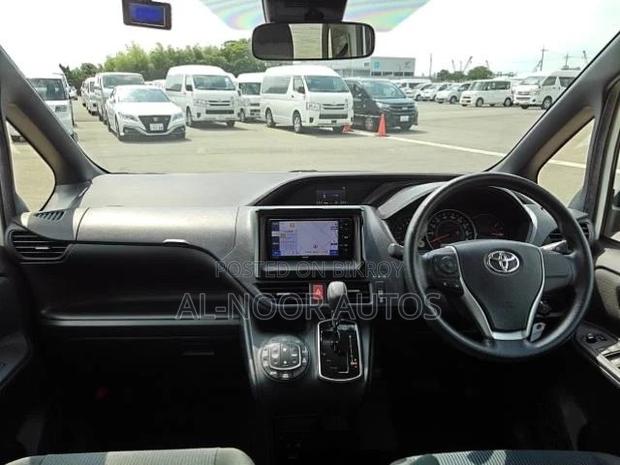 Toyota Noah 2.0 FWD (8 Seater) 2021 Pearl