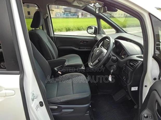 Toyota Noah 2.0 FWD (8 Seater) 2021 Pearl