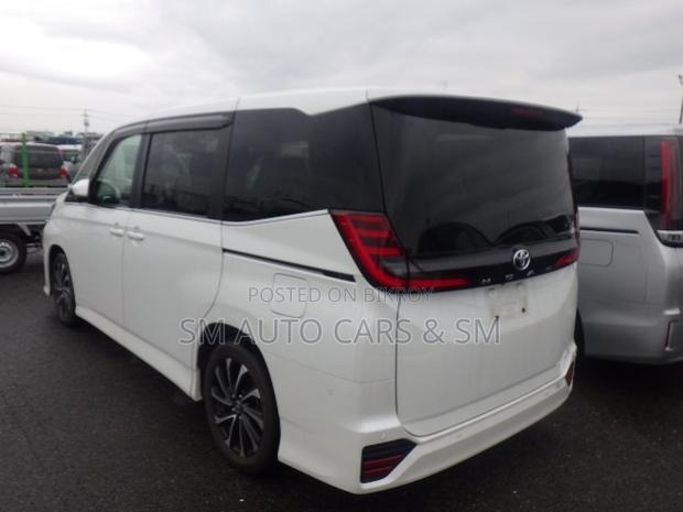 Toyota Noah 2022 White