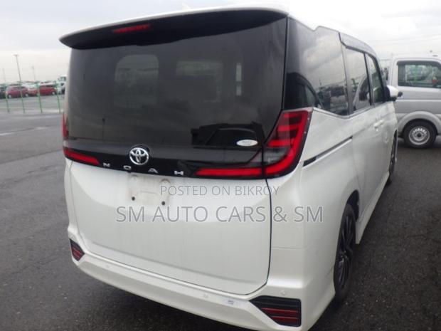 Toyota Noah 2022 White
