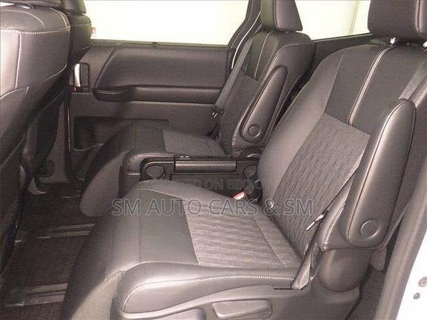 Toyota Noah 2022 White