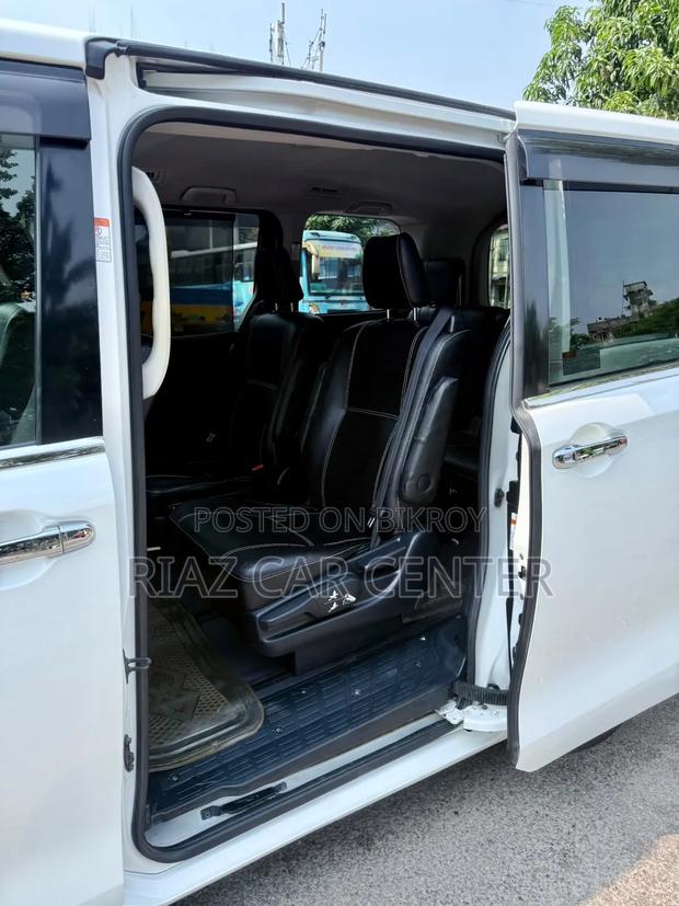 Toyota Esquire 2016 Pearl