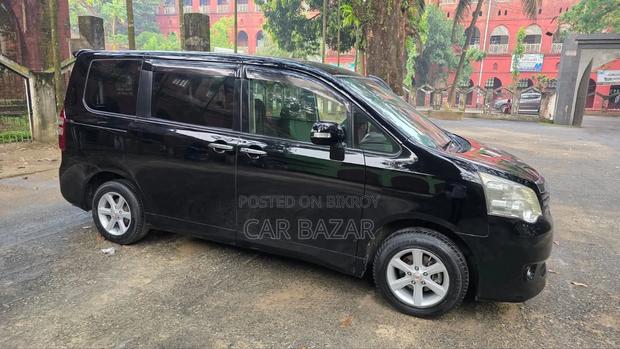 Toyota Noah 2.0 143hp FWD (7 Seater) 2013 Black