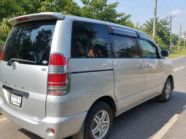 Toyota Noah 2.0 FWD (8 Seater) 2005 Silver